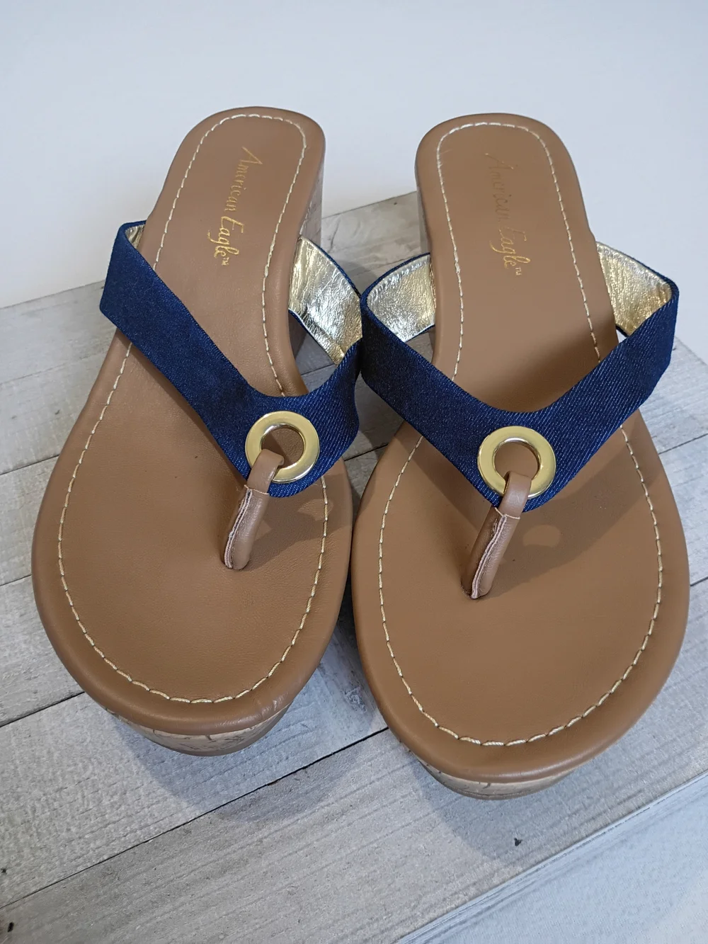 American Eagle Cork Wedge Flip Flop Sandals Denim Blue Gold Hardware Size 8.5